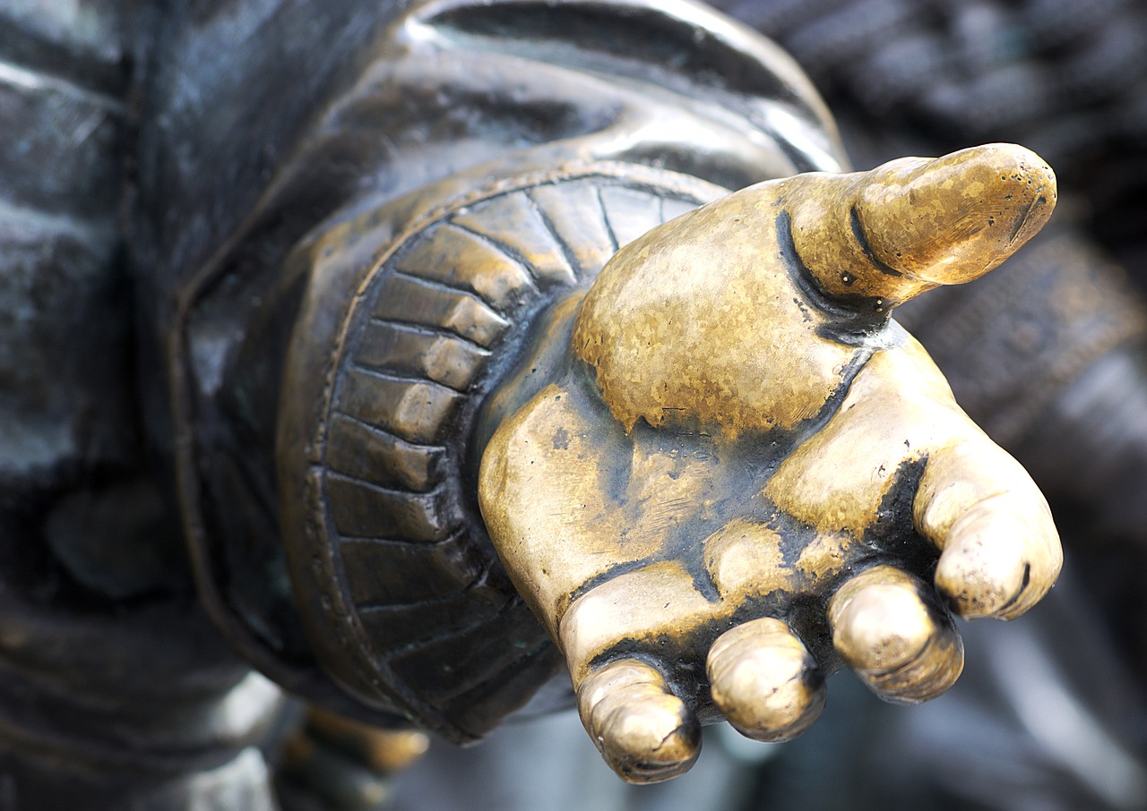 Who was the son of Gera, a left-handed Benjamite?